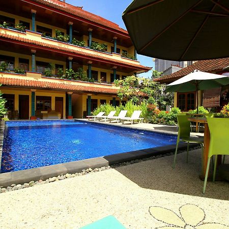 Dua Dara Inn Kuta Легиан Экстерьер фото