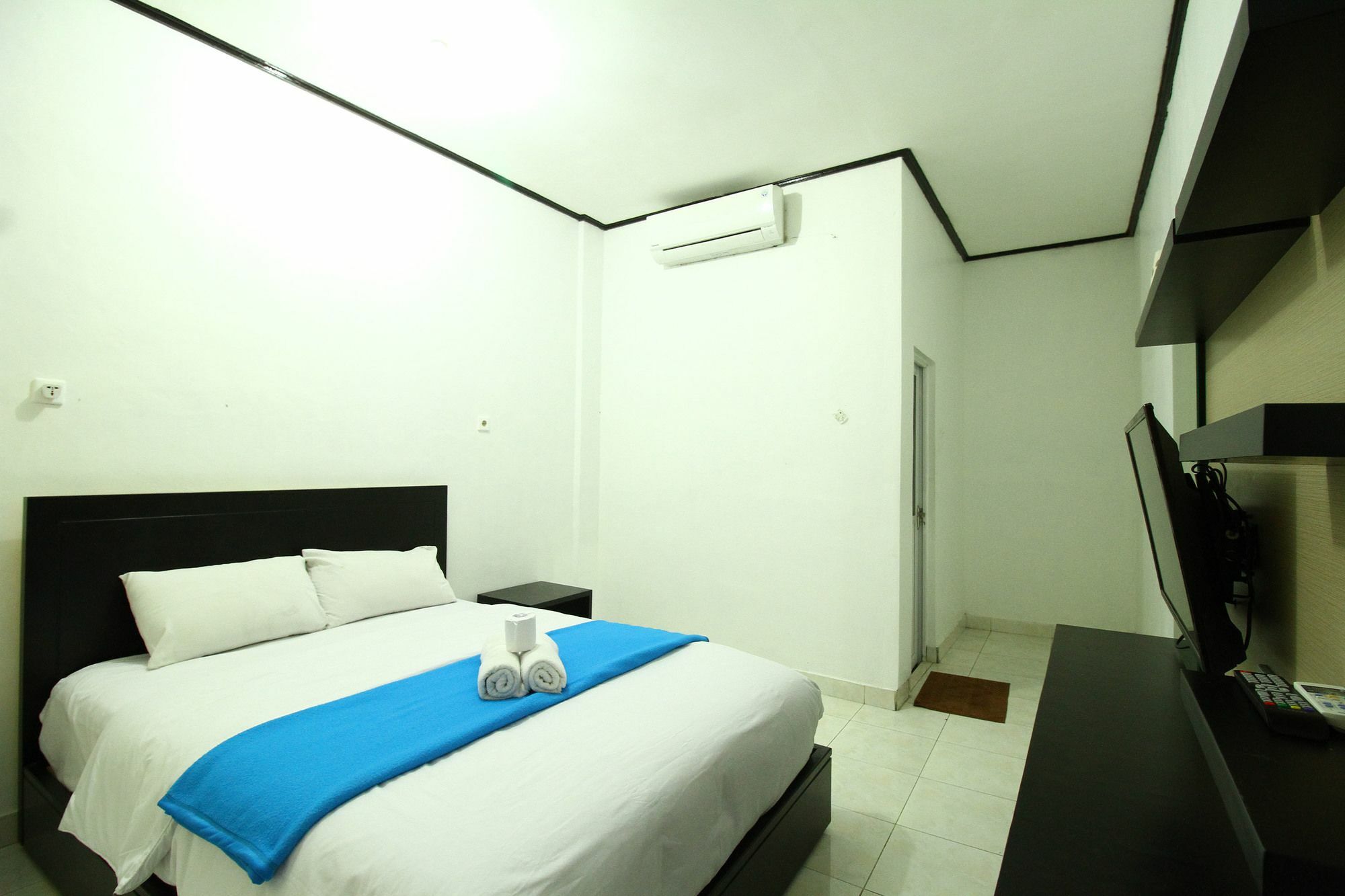 Dua Dara Inn Kuta Легиан Экстерьер фото
