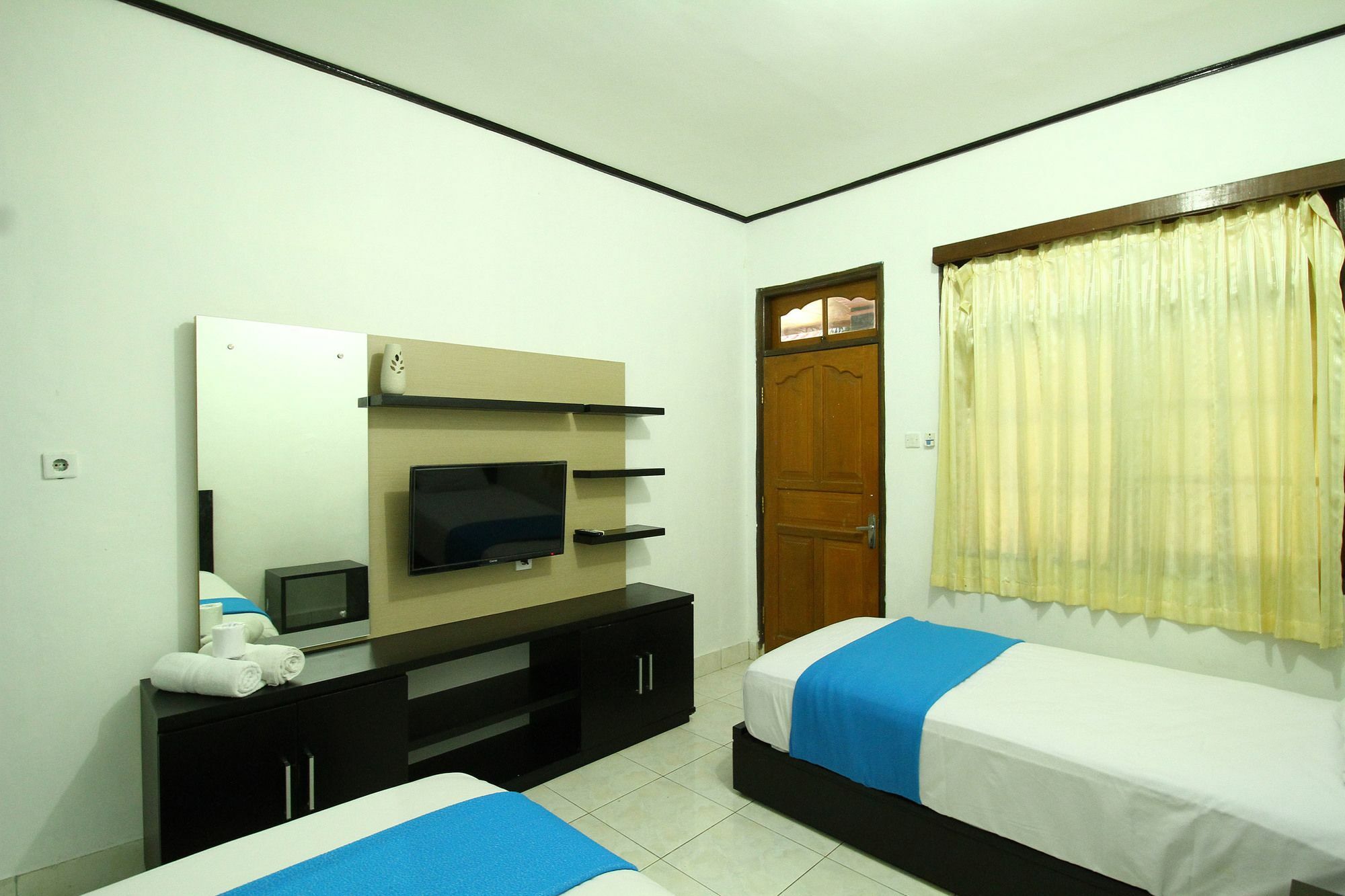 Dua Dara Inn Kuta Легиан Экстерьер фото