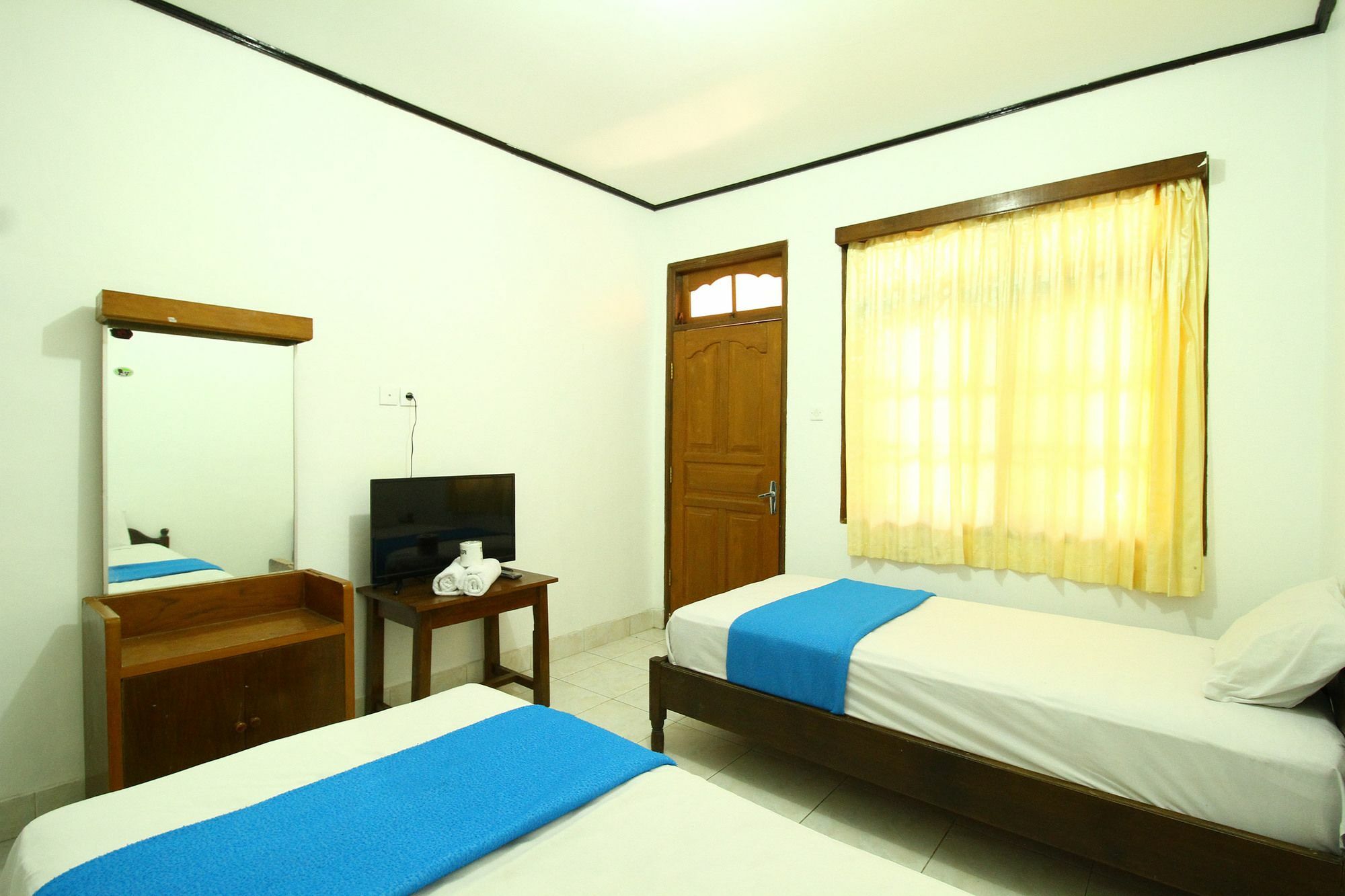 Dua Dara Inn Kuta Легиан Экстерьер фото