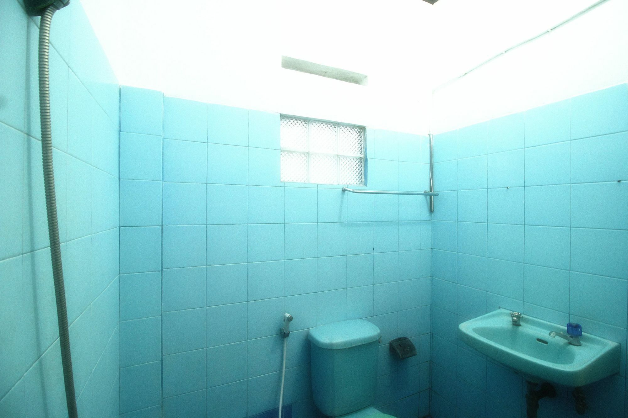 Dua Dara Inn Kuta Легиан Экстерьер фото