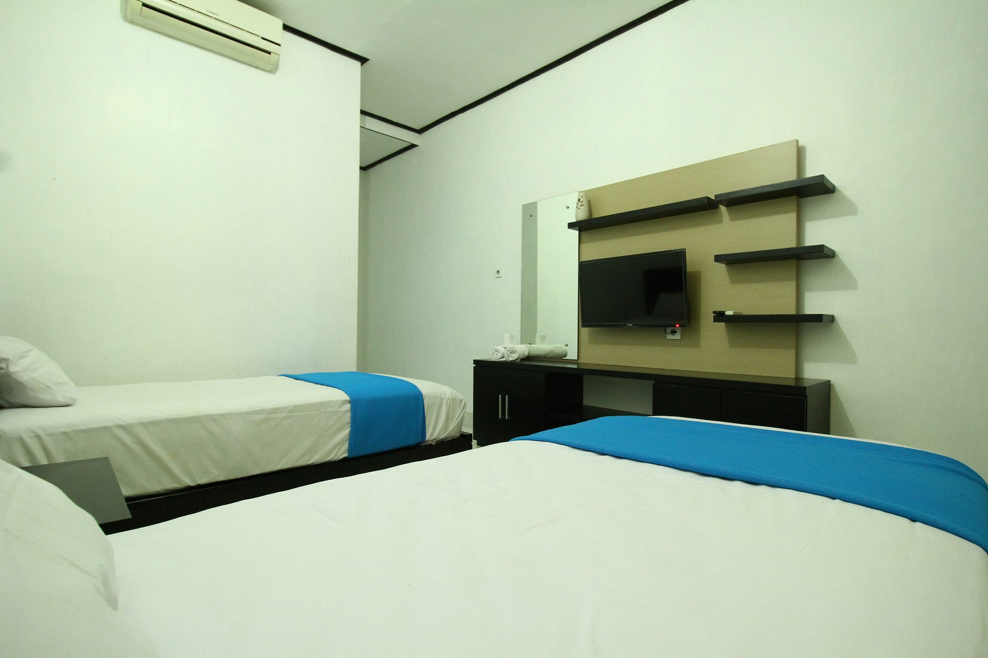 Dua Dara Inn Kuta Легиан Экстерьер фото