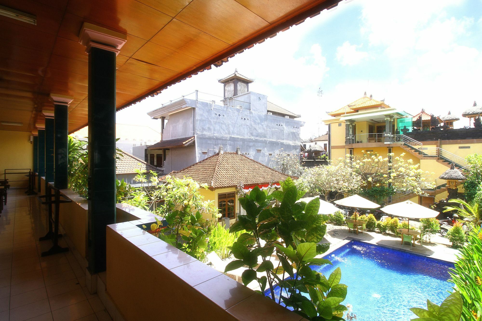 Dua Dara Inn Kuta Легиан Экстерьер фото