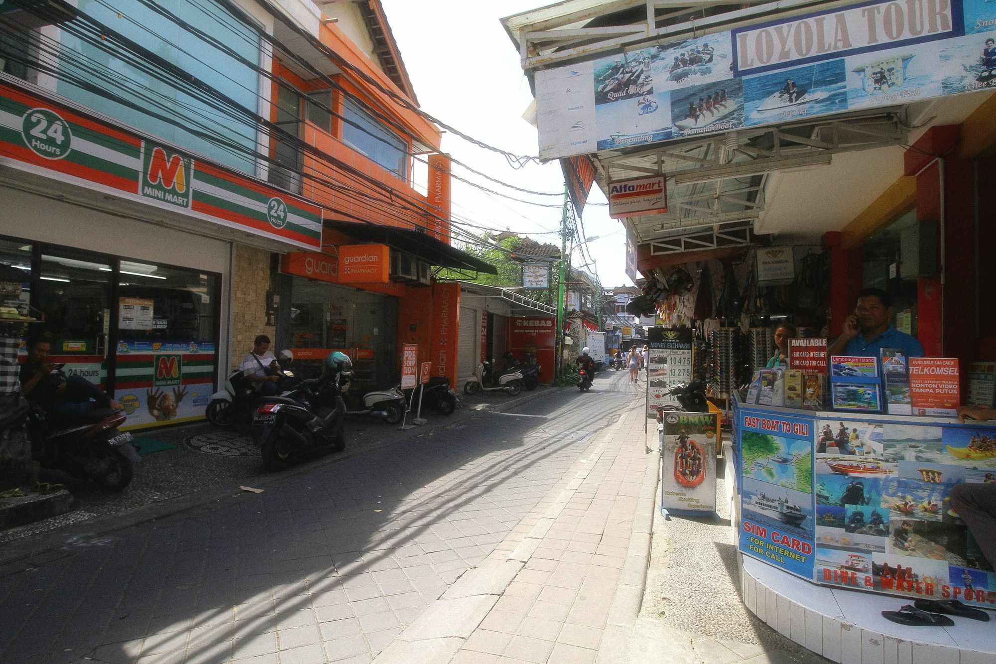 Dua Dara Inn Kuta Легиан Экстерьер фото