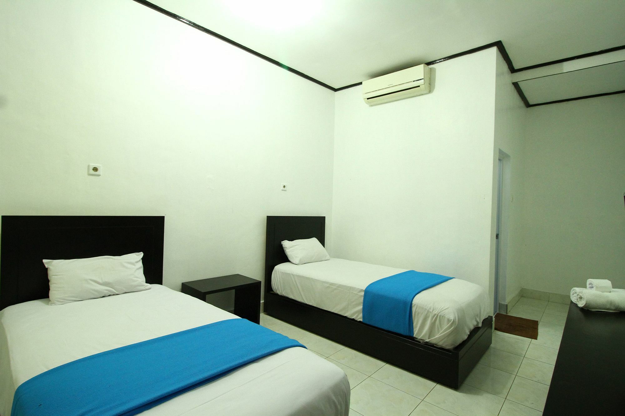 Dua Dara Inn Kuta Легиан Экстерьер фото