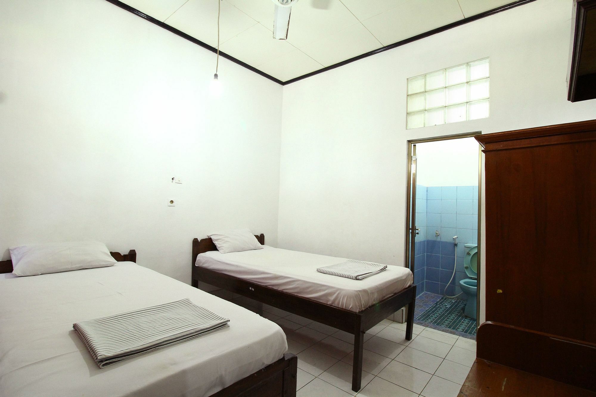 Dua Dara Inn Kuta Легиан Экстерьер фото