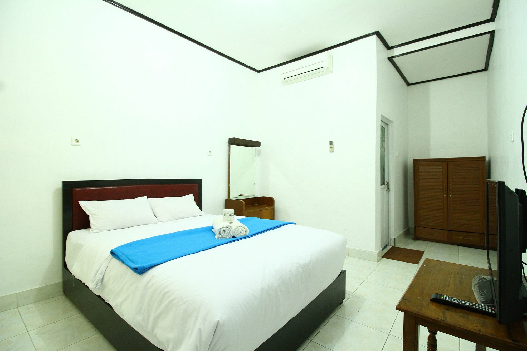 Dua Dara Inn Kuta Легиан Экстерьер фото
