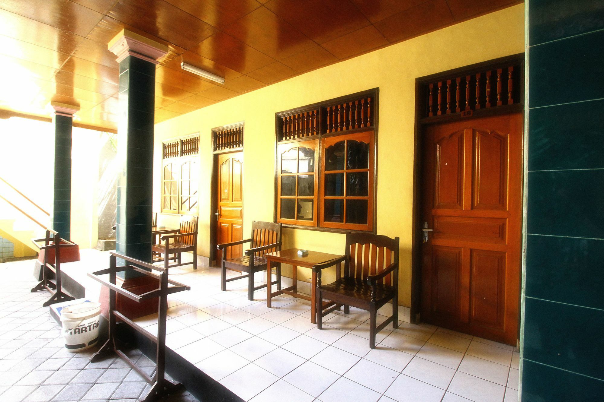 Dua Dara Inn Kuta Легиан Экстерьер фото