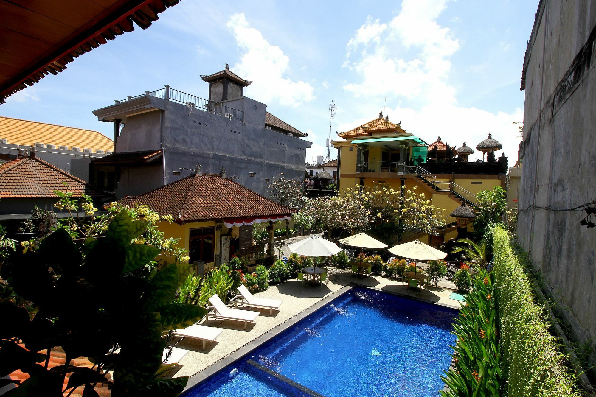 Dua Dara Inn Kuta Легиан Экстерьер фото