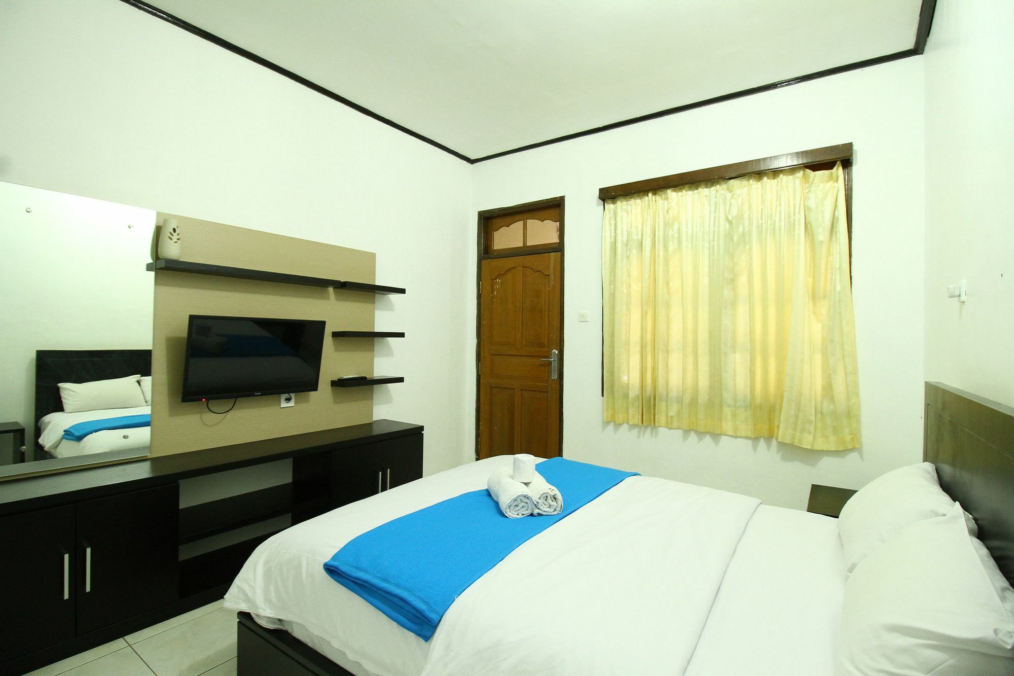 Dua Dara Inn Kuta Легиан Экстерьер фото