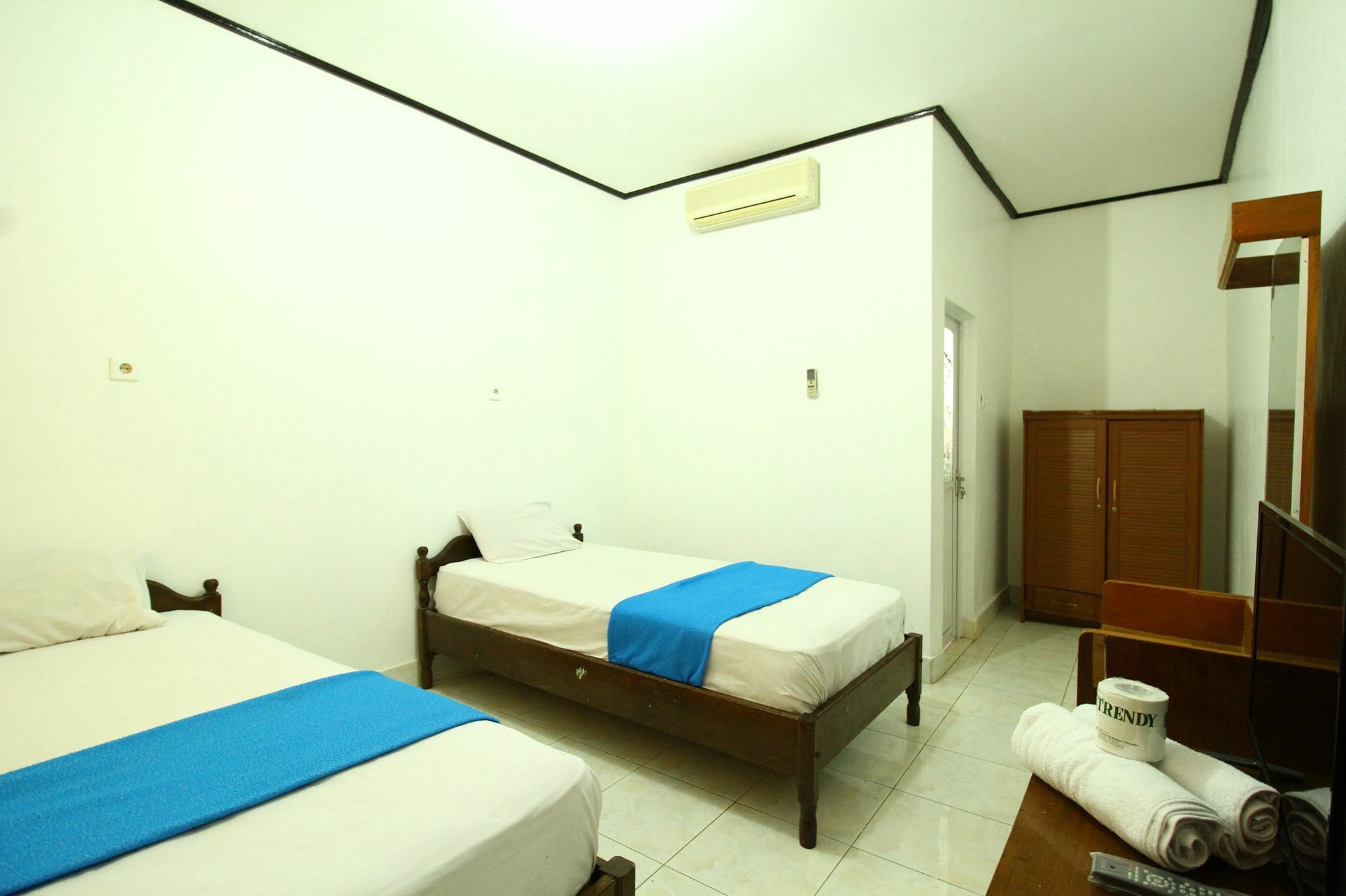 Dua Dara Inn Kuta Легиан Экстерьер фото