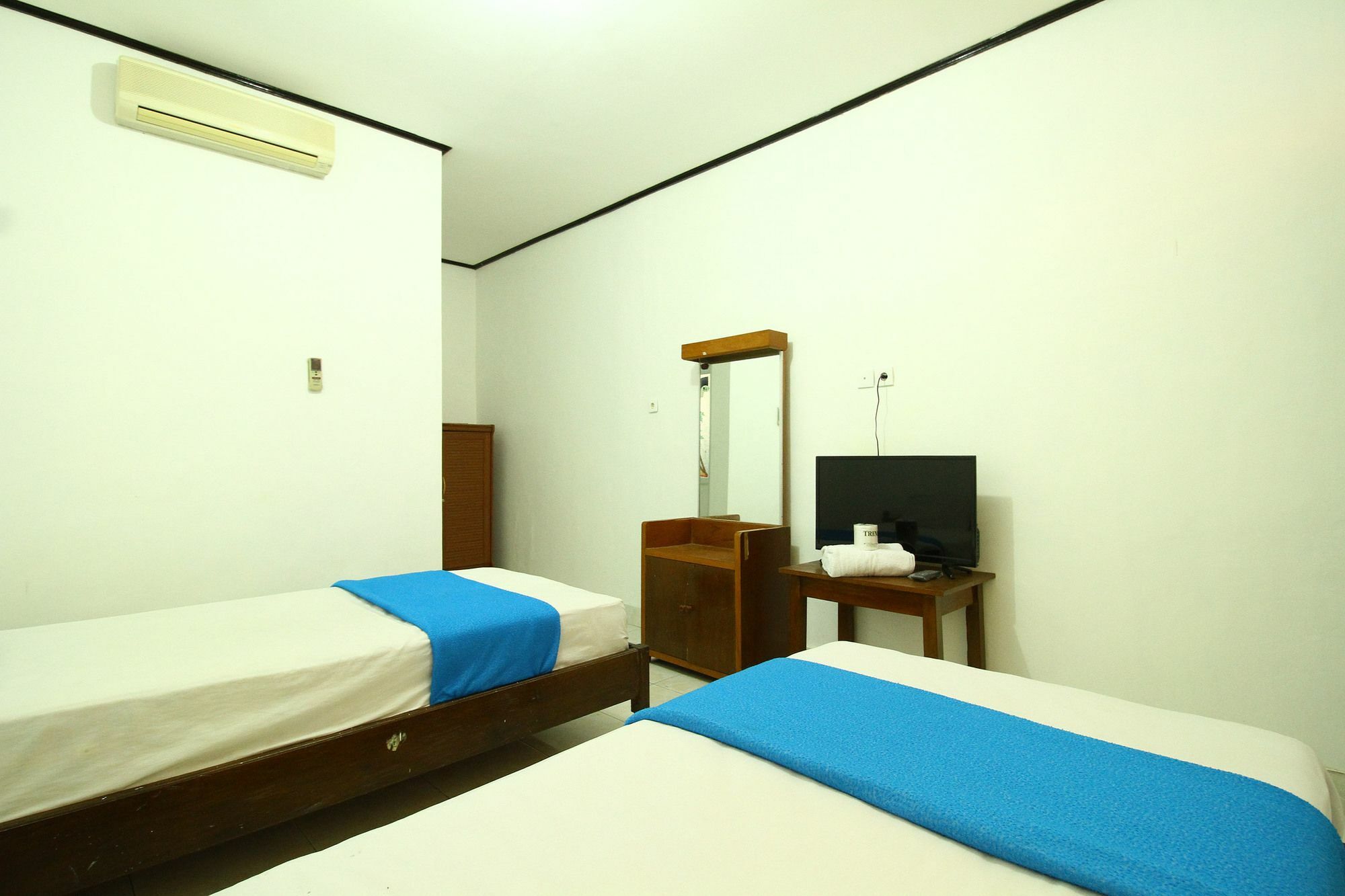 Dua Dara Inn Kuta Легиан Экстерьер фото