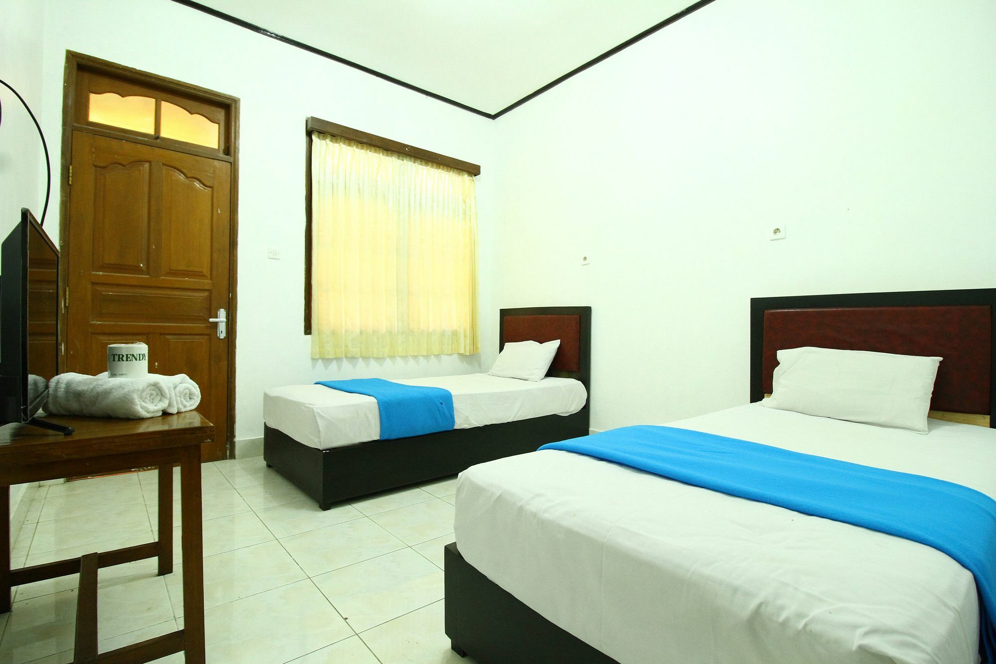 Dua Dara Inn Kuta Легиан Экстерьер фото