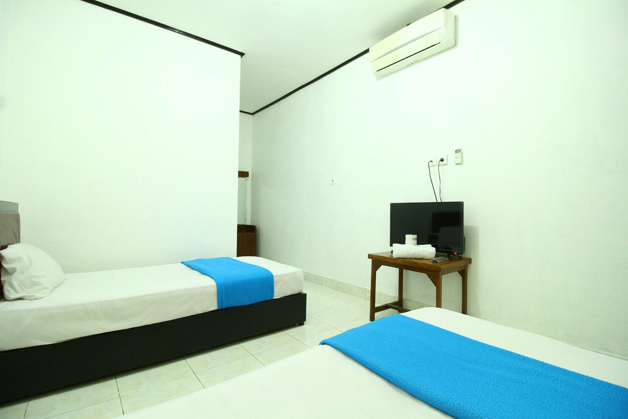 Dua Dara Inn Kuta Легиан Экстерьер фото
